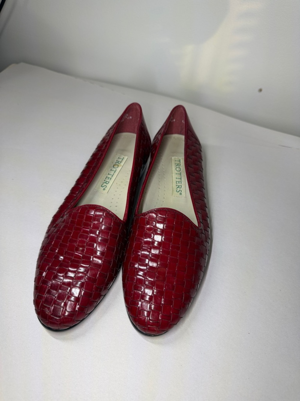 Trotters Women's Woven Cherry Red Leather Flats